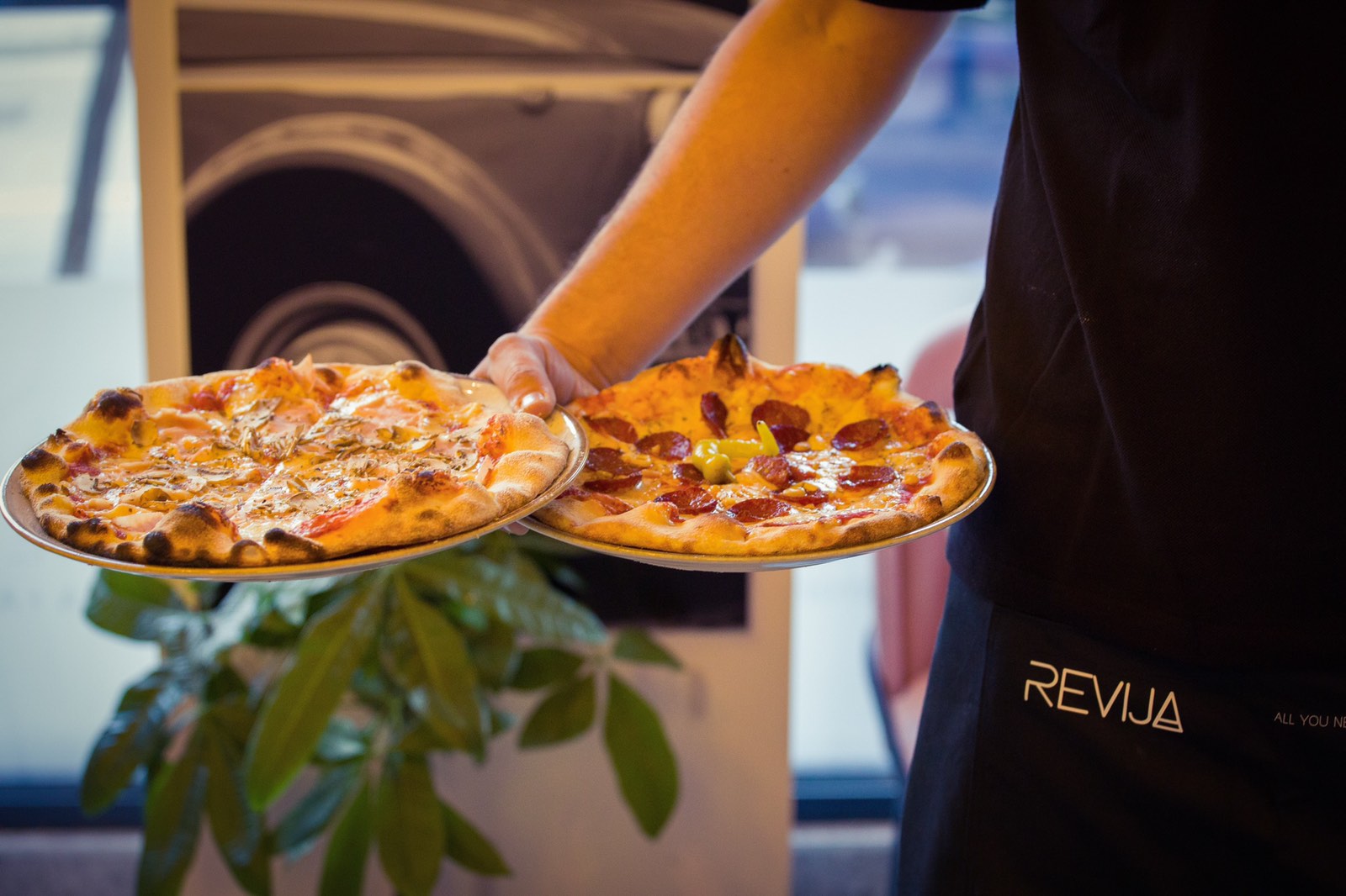 Revija coffe and pizza 2